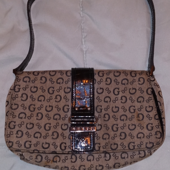 Guess Handbags - EUC Guess hand bag